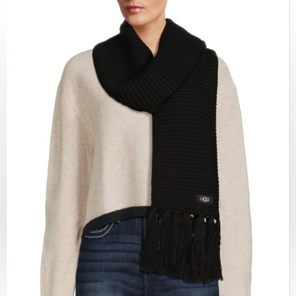 NWT UGG Black Chunky Knit Scarf With Tassels